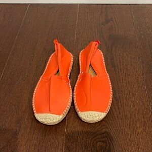 SEA Star Women’s Orange Flats Size 6